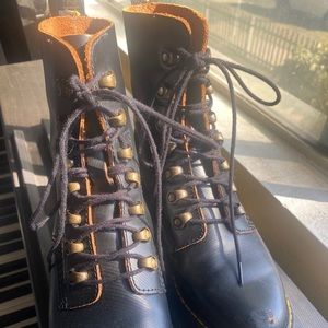 Dr. Marten Leona Heeled Boot